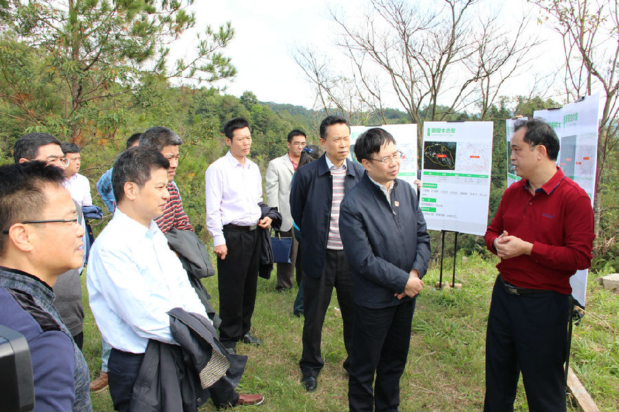 干部,赴从化区吕田镇莲麻村黄沙坑革命旧址纪念馆开展以"重温入党誓词